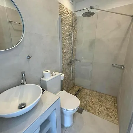 Reginas & Apts-bougainvillea Fiscardo With Private Terrace Apartment *