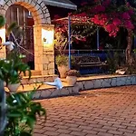 Apartamento Reginas & Apts-bougainvillea In In The Heart Of Fiscardo With Private Terrace Fiskardo