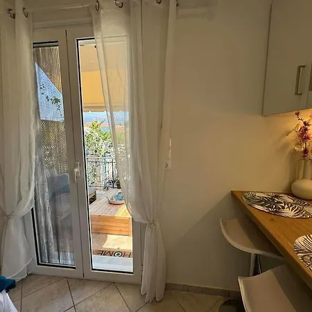 Appartement Reginas Studios & Apts-Bougainvillea Studio Suite Fiscardo With Private Terrace *