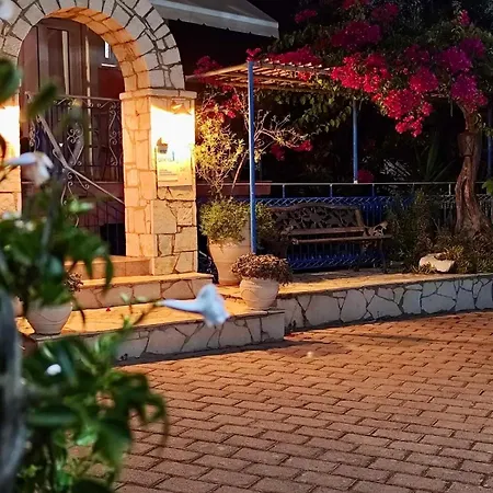 Reginas & Apts-bougainvillea Fiscardo With Private Terrace 아파트 *